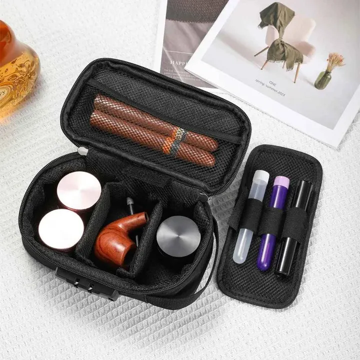 Stash Safe Case aberta com interior organizado