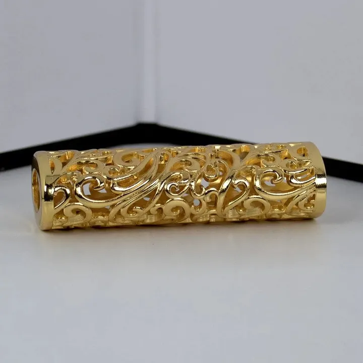 porta-isqueiro-bic-j6-ouro-detalhe-lateral - Capa para isqueiro BIC J6 ouro em vista lateral mostrando o acabamento.