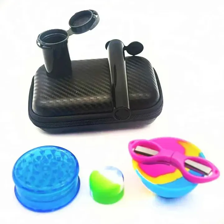 Kit Puff Essence com itens fora da case, dichavador, cuia colorida e slick